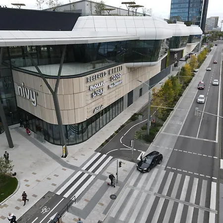Nivy Balcony Next To Bus Station 公寓 布拉迪斯拉发