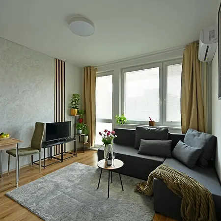 Nivy Balcony Next To Bus Station 公寓 布拉迪斯拉发