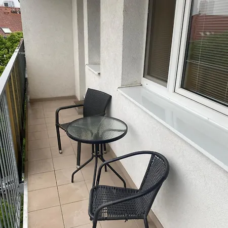 Nivy Balcony Next To Bus Station *